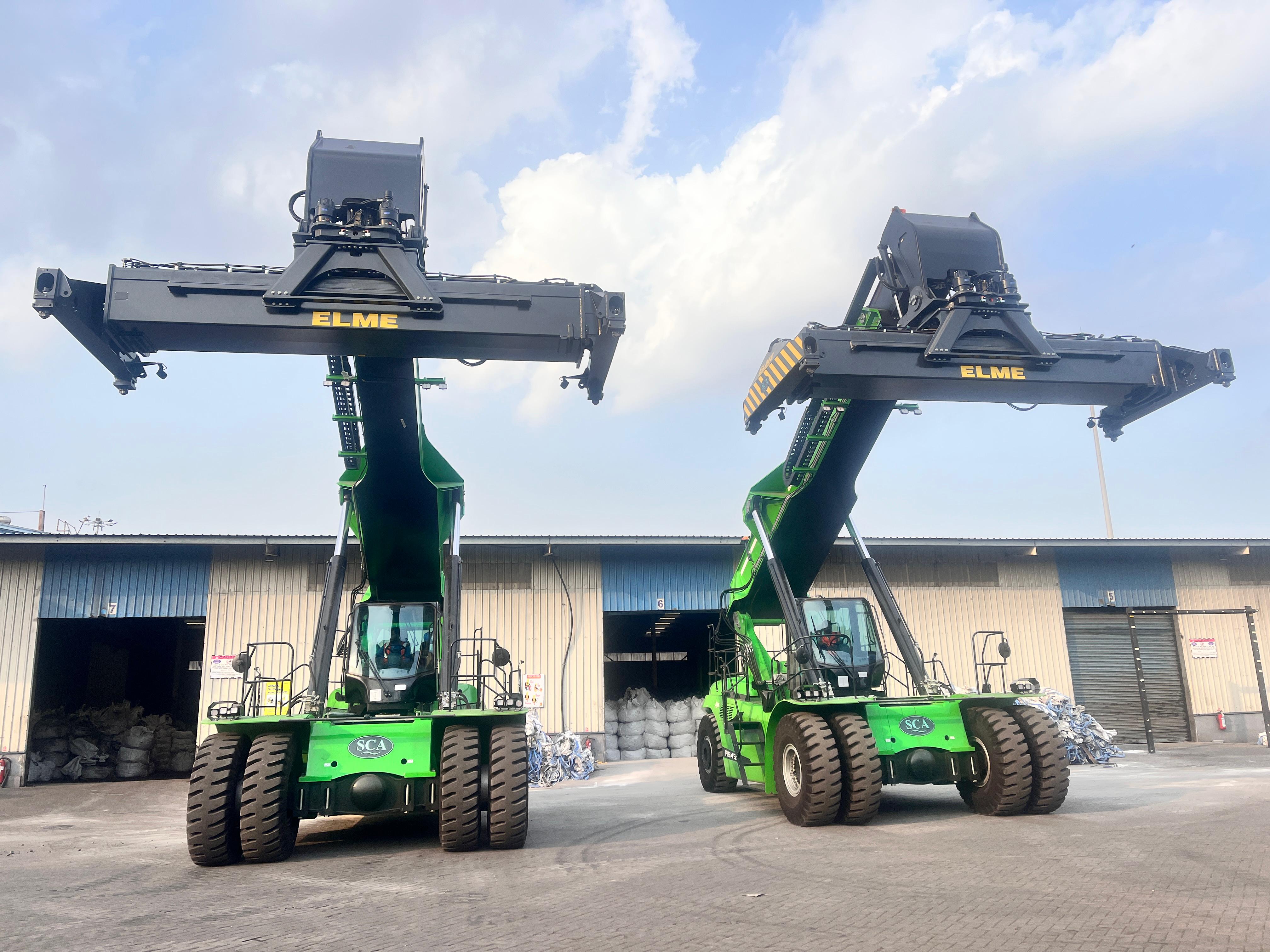 Electric ReachStacker View 3